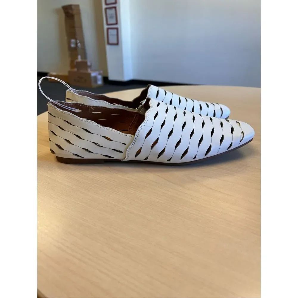 Lucky Brand White Dalani Perforated Leather Loafers sz 9 NWT